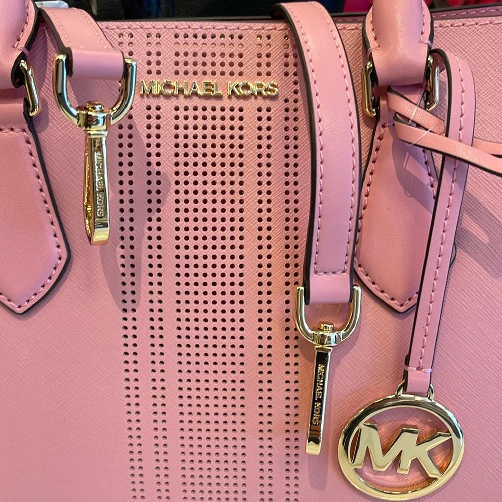 MICHAEL KORS
Sheila Medium CZ Faux Saffiano Leather Satchel Crossbody 
NWT - Picture 15 of 16